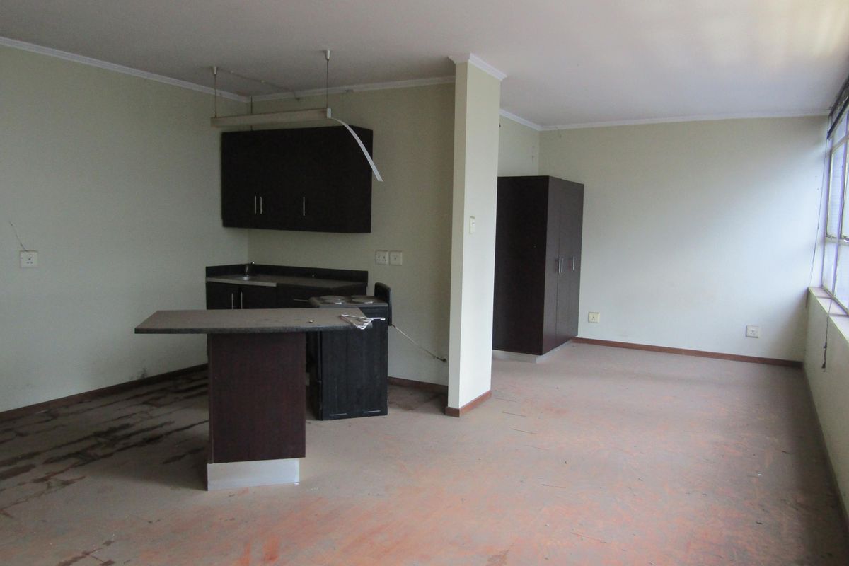 Spacious bachelor apartment available for rent in the Fashion Lofts building - Photo 5