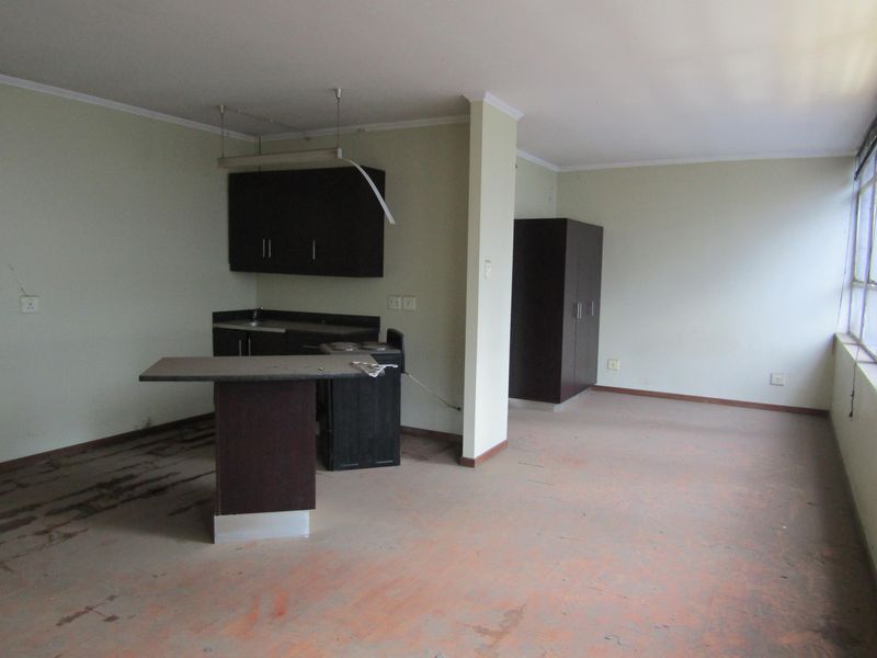 Spacious bachelor apartment available for rent in the Fashion Lofts building - Photo 5