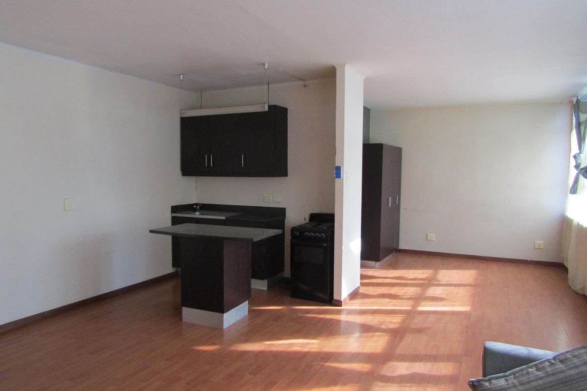 Spacious bachelor apartment available for rent in the Fashion Lofts building - Photo 2