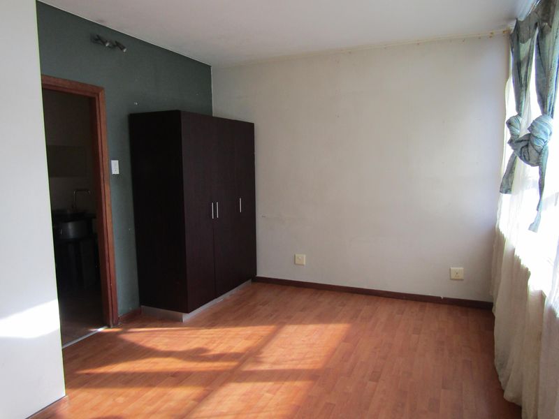 Spacious bachelor apartment available for rent in the Fashion Lofts building - Photo 5