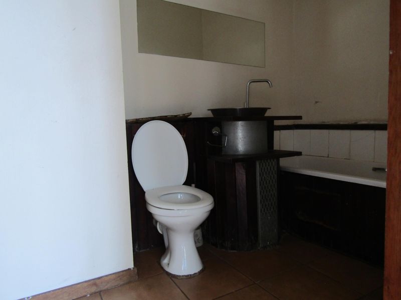 Spacious bachelor apartment available for rent in the Fashion Lofts building - Photo 10