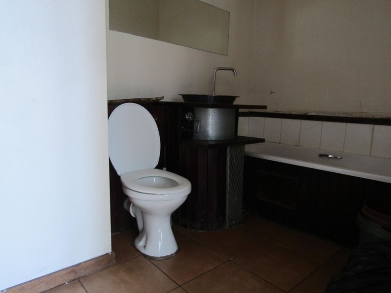 Spacious bachelor apartment available for rent in the Fashion Lofts building - Photo 9