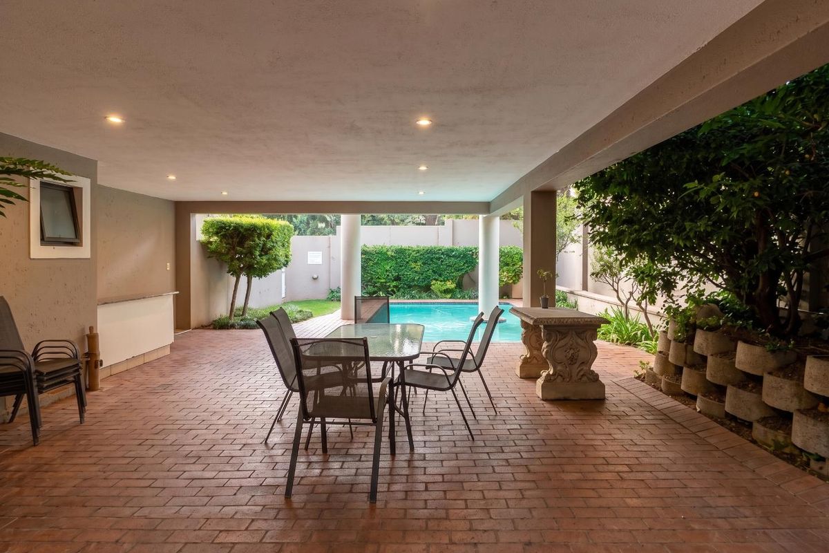 2 Bedroom Furnished Apartment To Let in Morningide, Sandton - Photo 5