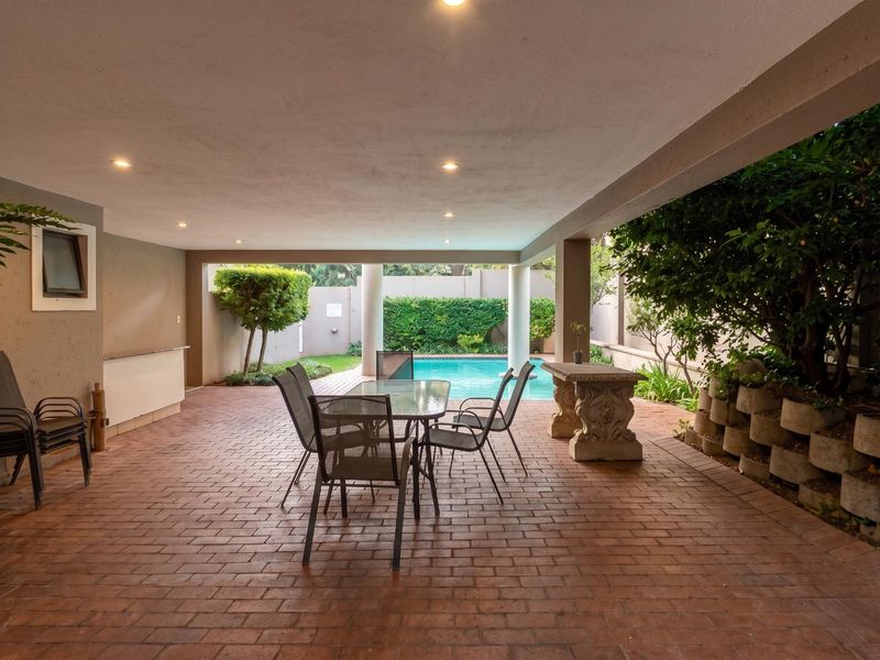 2 Bedroom Furnished Apartment To Let in Morningide, Sandton - Photo 5