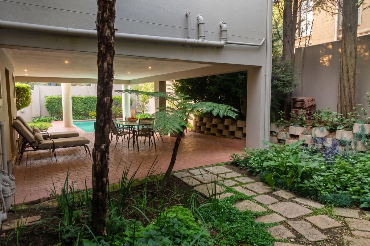2 Bedroom Furnished Apartment To Let in Morningide, Sandton - Photo 4