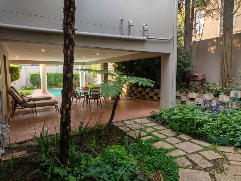 2 Bedroom Furnished Apartment To Let in Morningide, Sandton - Photo 4