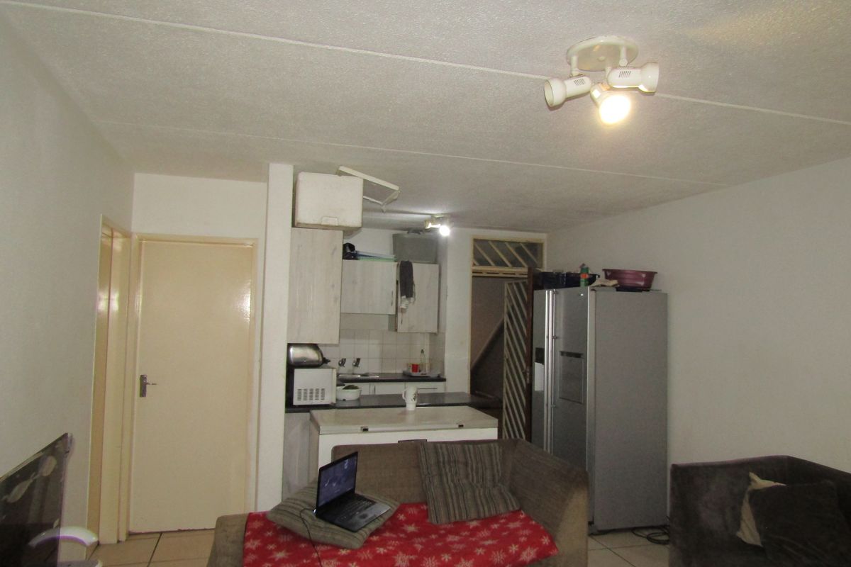 Apartment For Sale In Johannesburg - Photo 3