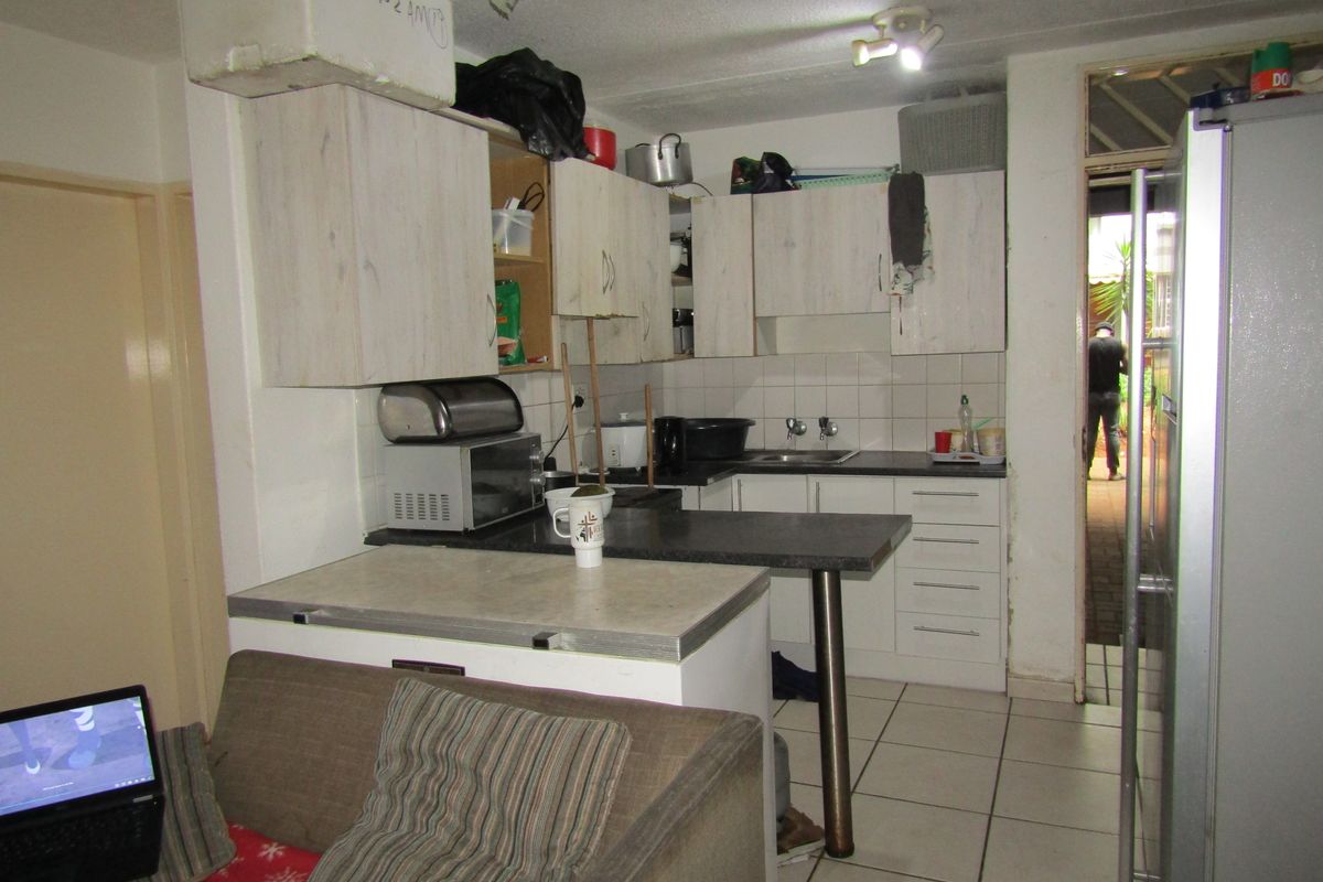 Apartment For Sale In Johannesburg - Photo 5