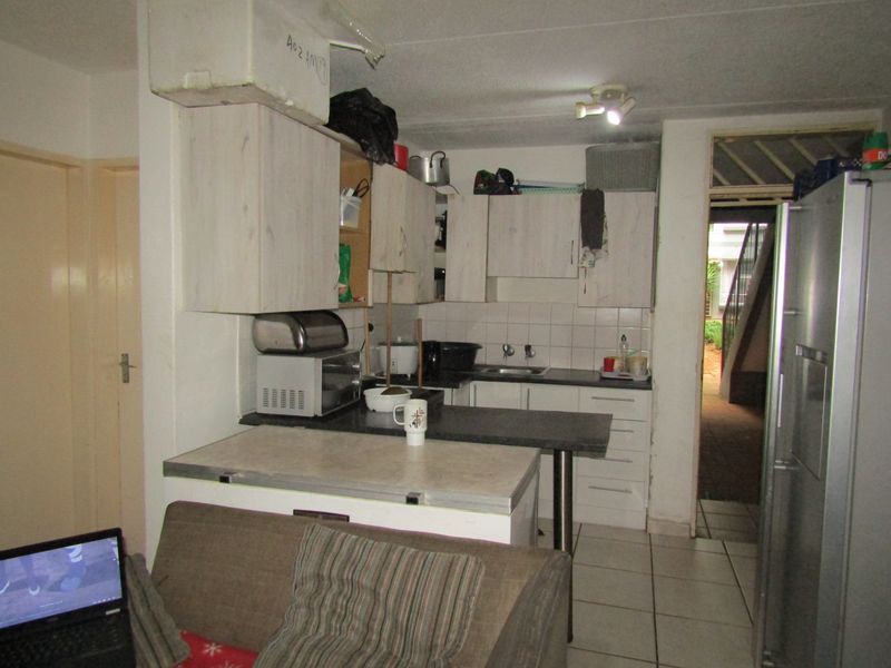Apartment For Sale In Johannesburg - Photo 6