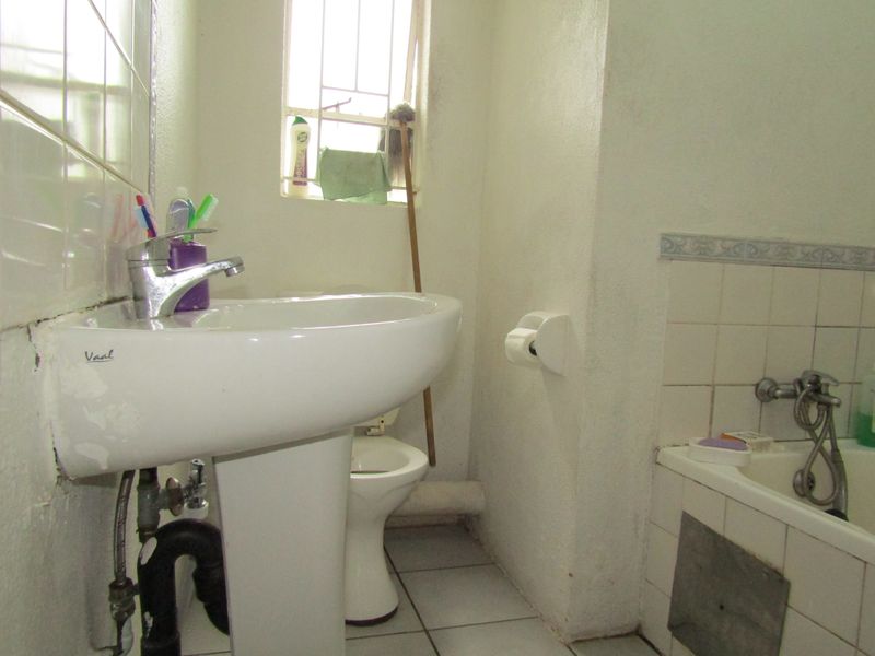 Apartment For Sale In Johannesburg - Photo 8