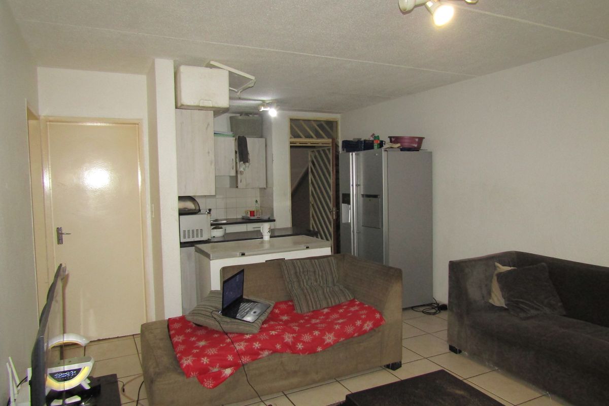 Apartment For Sale In Johannesburg - Photo 2