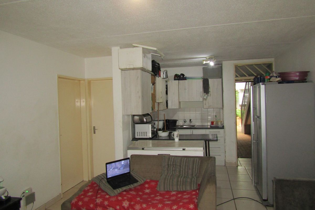 Apartment For Sale In Johannesburg - Photo 4