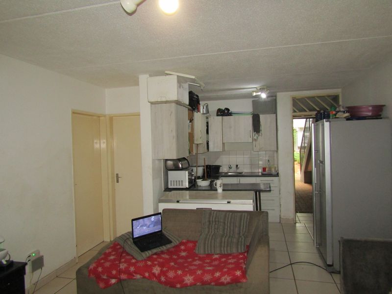 Apartment For Sale In Johannesburg - Photo 4