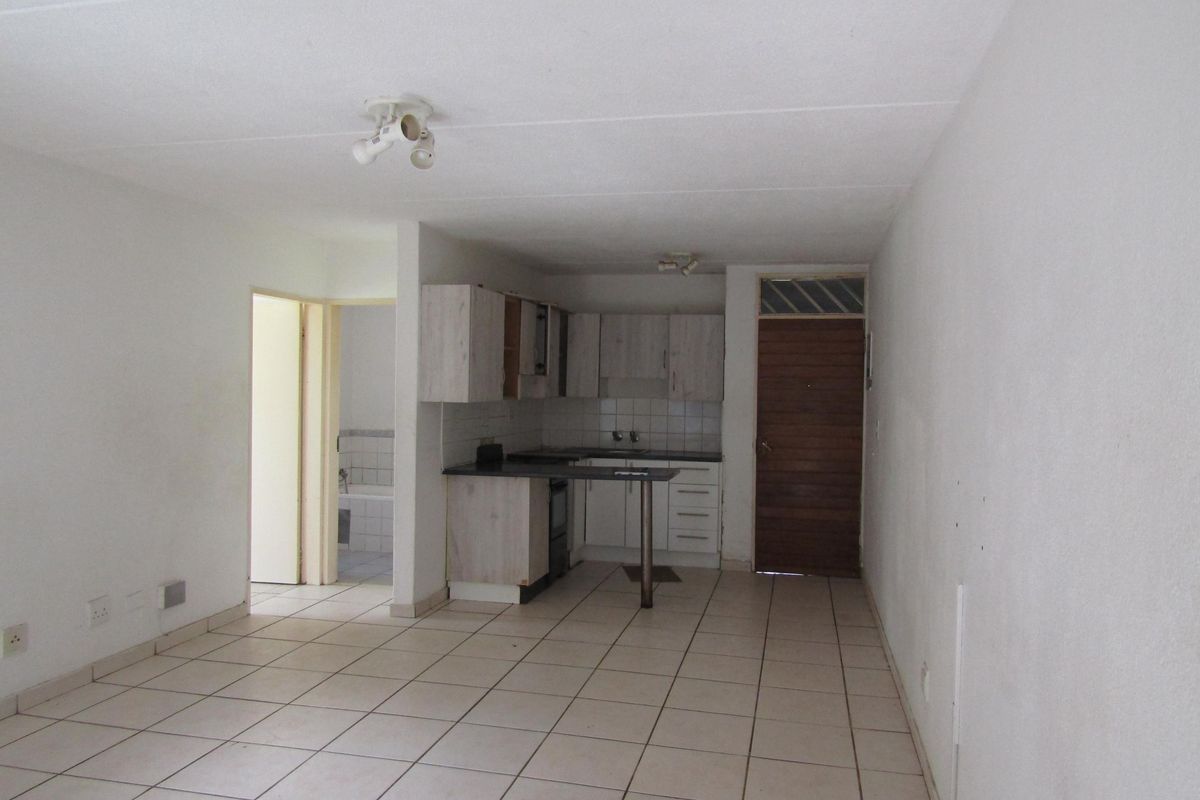 Apartment For Sale In Johannesburg - Photo 4