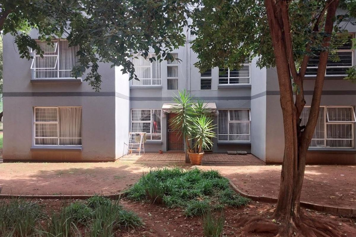 Apartment For Sale In Johannesburg - Photo 2