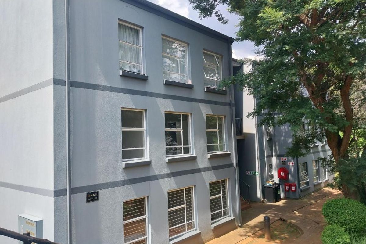 Apartment For Sale In Johannesburg - Photo 3