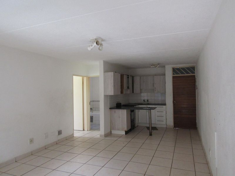 Apartment For Sale In Johannesburg - Photo 5