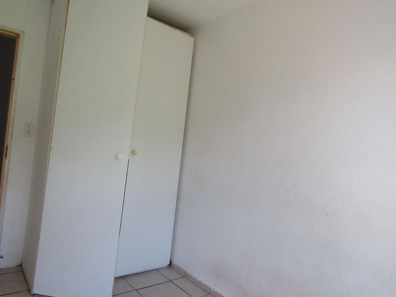 Apartment For Sale In Johannesburg - Photo 8