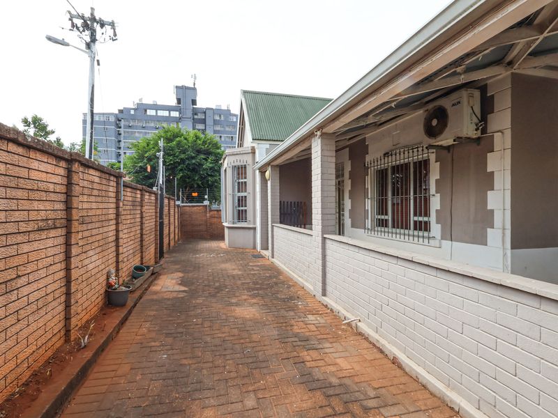 HIDDEN GEM SPACIOUS 3-BEDROOM FAMILY HOME - IMMEDIATE OCCUPATION!!! - Photo 8