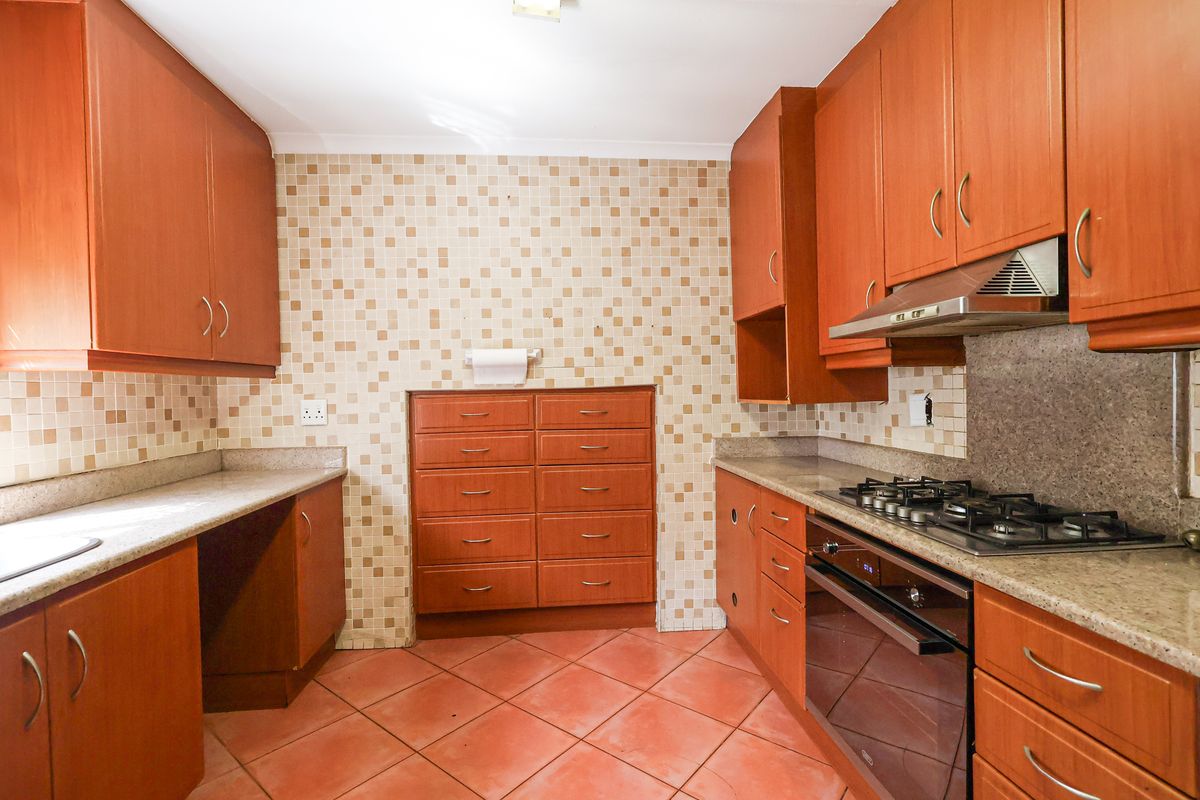 HIDDEN GEM SPACIOUS 3-BEDROOM FAMILY HOME - IMMEDIATE OCCUPATION!!! - Photo 3