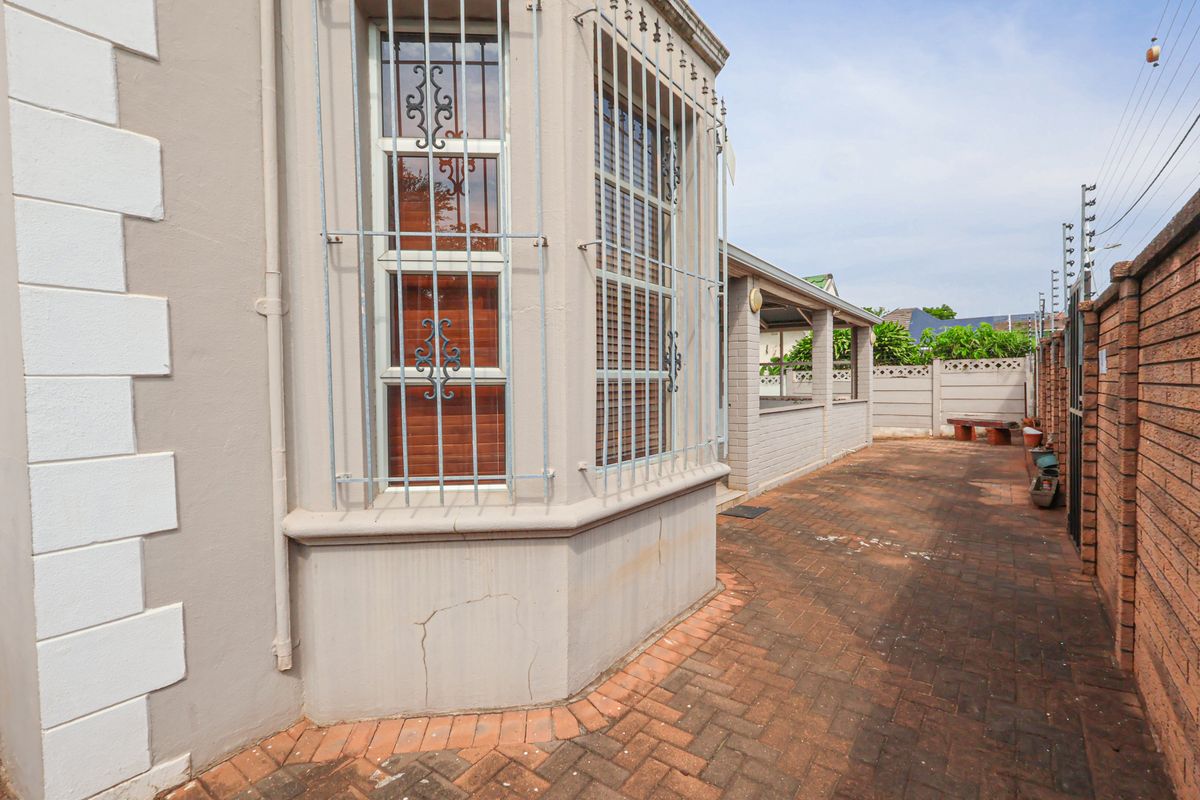 HIDDEN GEM SPACIOUS 3-BEDROOM FAMILY HOME - IMMEDIATE OCCUPATION!!! - Photo 4