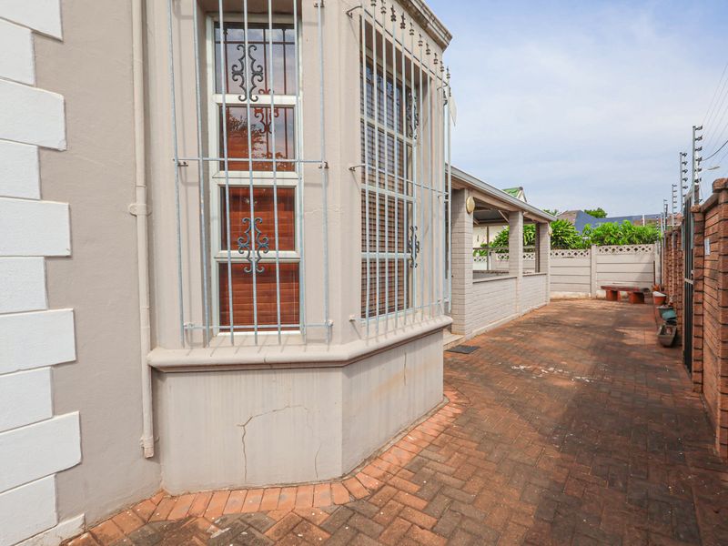 HIDDEN GEM SPACIOUS 3-BEDROOM FAMILY HOME - IMMEDIATE OCCUPATION!!! - Photo 4