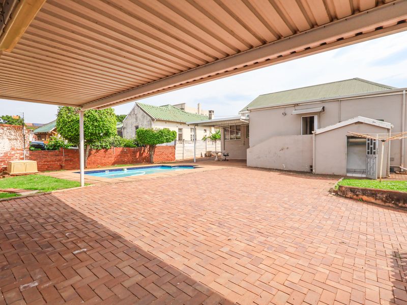 HIDDEN GEM SPACIOUS 3-BEDROOM FAMILY HOME - IMMEDIATE OCCUPATION!!! - Photo 2