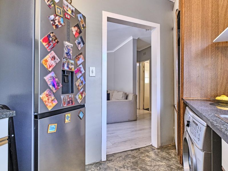 Urban Sophistication Meets Quiet Elegance in the Heart of Illovo - Photo 7