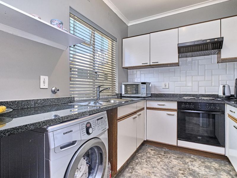 Urban Sophistication Meets Quiet Elegance in the Heart of Illovo - Photo 6