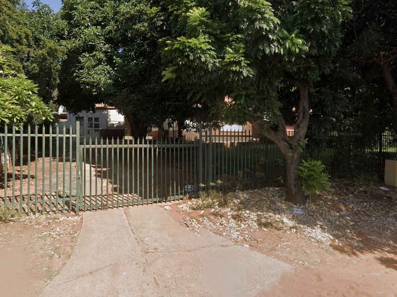 Endless Potential, Prime Location Living - Photo 2