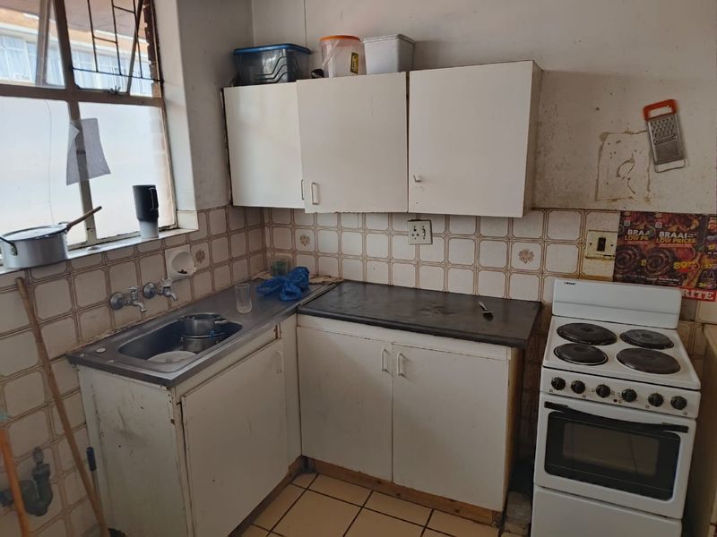 Prime Sunnyside Fixer-Upper Opportunity - Photo 9