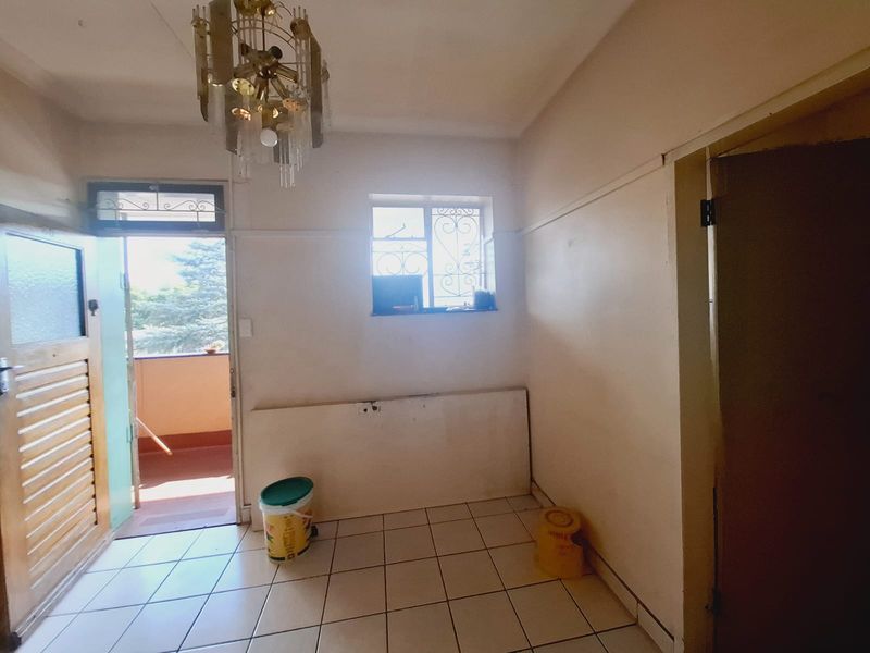 4-Bedroom Apartment – Prime Location! - Photo 10