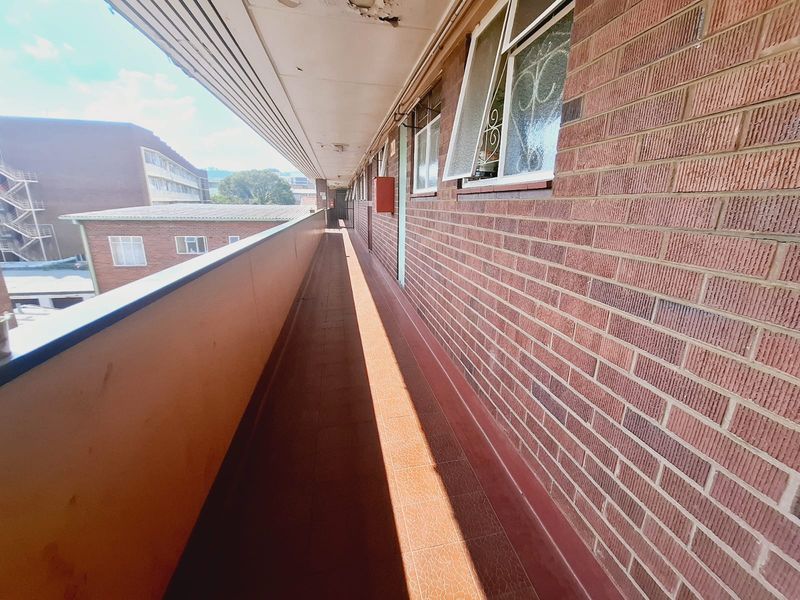 4-Bedroom Apartment – Prime Location! - Photo 4