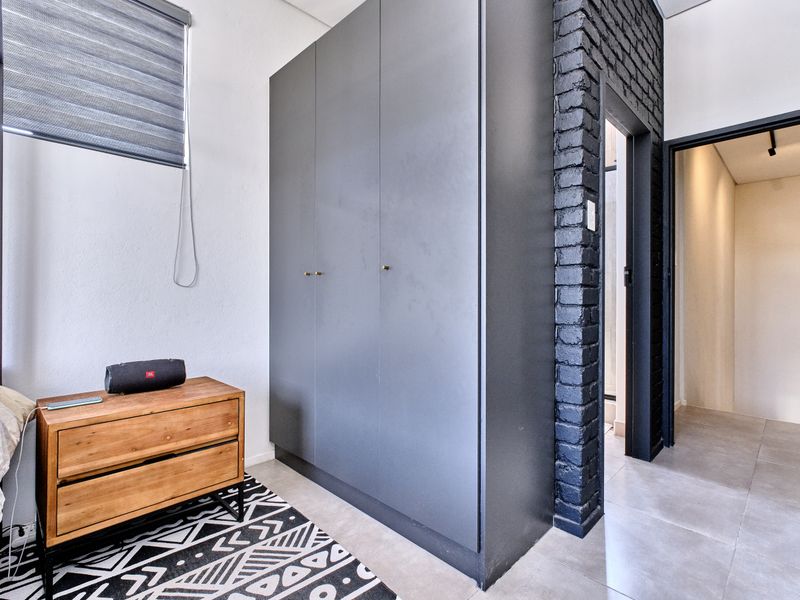 2 Bedroom Doube Storey Semi Furnished Apartment To Let in Sandown, Sandton - Photo 10