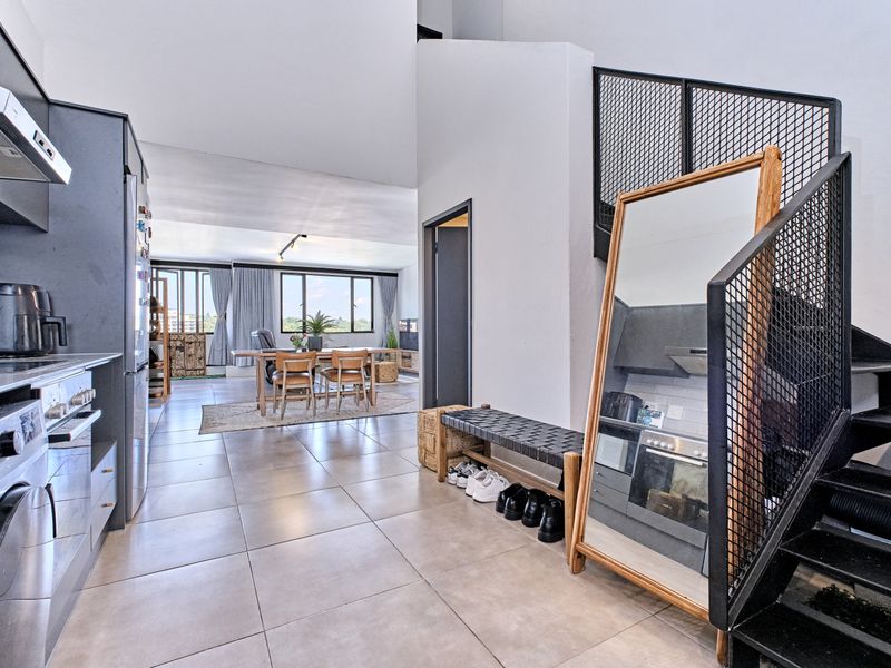 2 Bedroom Doube Storey Semi Furnished Apartment To Let in Sandown, Sandton - Photo 8