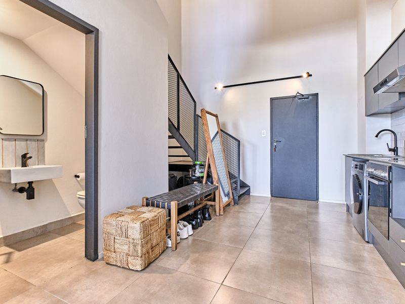 2 Bedroom Doube Storey Semi Furnished Apartment To Let in Sandown, Sandton - Photo 7