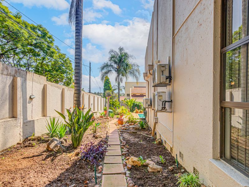 3 Bedroom Double Storey Home To Let in Edenburg, Sandton - Photo 5