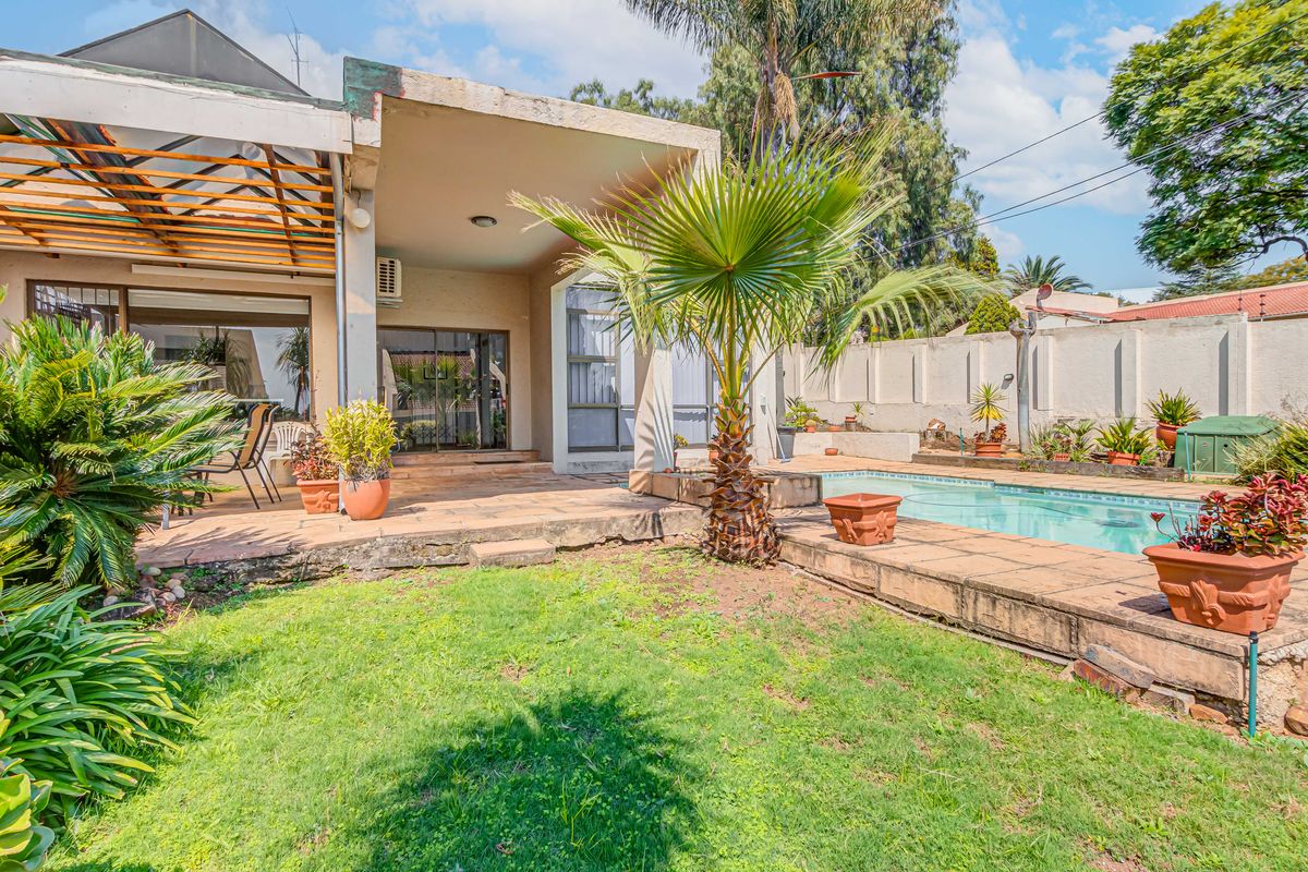 3 Bedroom Double Storey Home To Let in Edenburg, Sandton - Photo 4