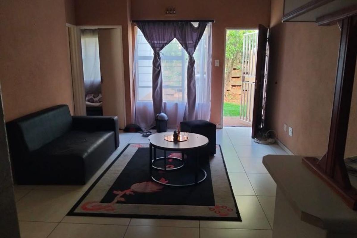 2 Bedroom Townhouse for Sale in Lion Ridge - Ridgeway - Photo 3