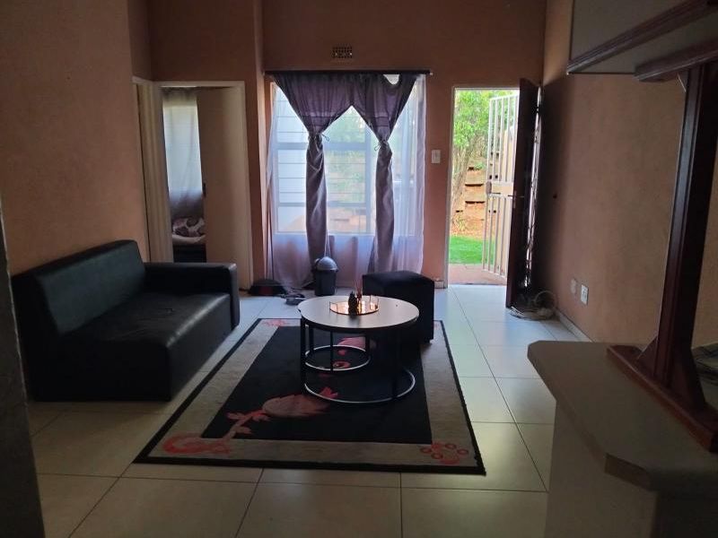 2 Bedroom Townhouse for Sale in Lion Ridge - Ridgeway - Photo 3