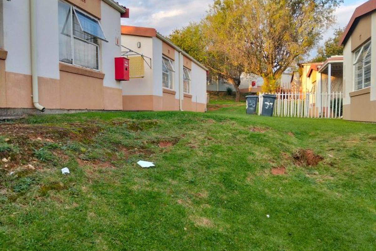 2 Bedroom Townhouse for Sale in Lion Ridge - Ridgeway - Photo 4