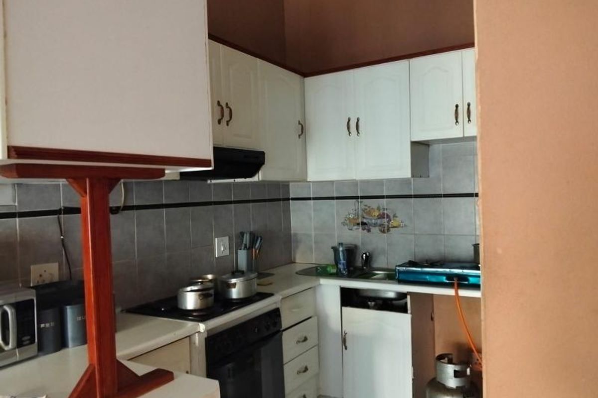 2 Bedroom Townhouse for Sale in Lion Ridge - Ridgeway - Photo 2