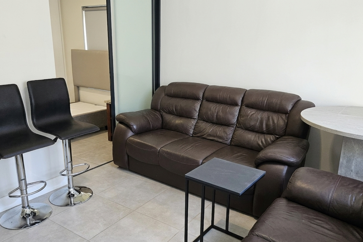 1 Bed, 1 bath Apartment- Waterfall - Photo 4