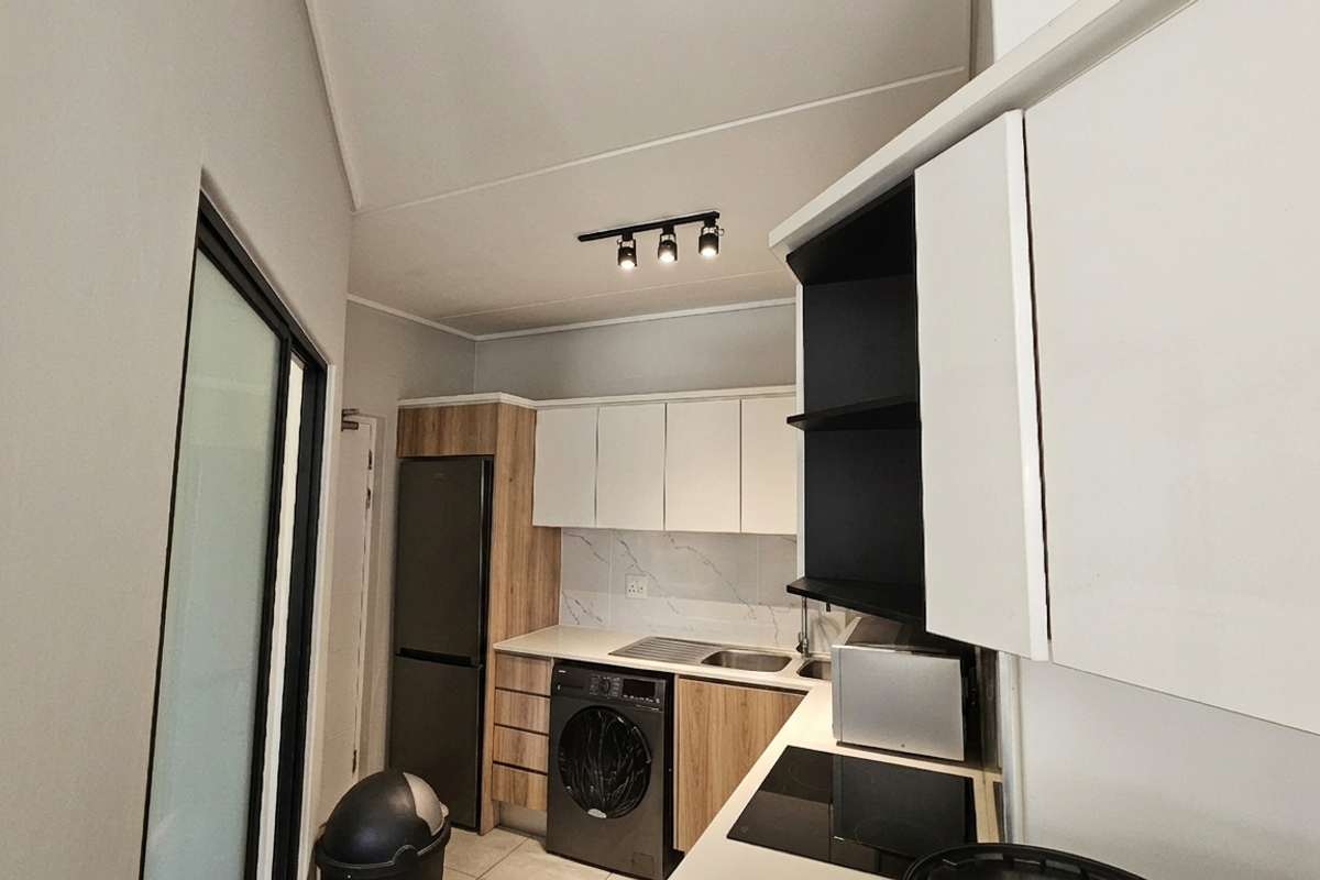 1 Bed, 1 bath Apartment- Waterfall - Photo 2