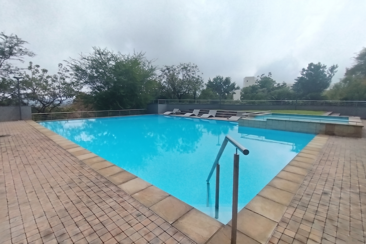 2 Bedroom Furnished Aparment To Let in Sandown, Sandton - Photo 4