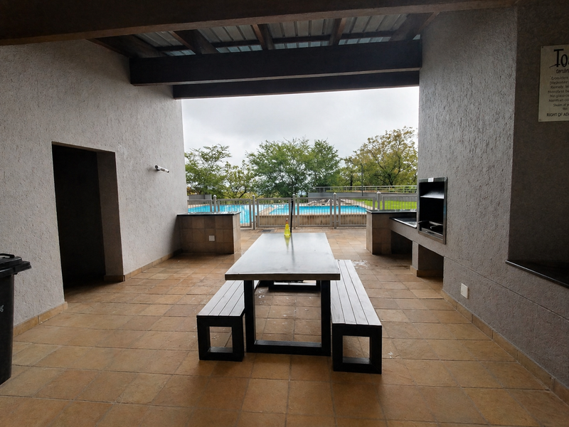 2 Bedroom Furnished Aparment To Let in Sandown, Sandton - Photo 6