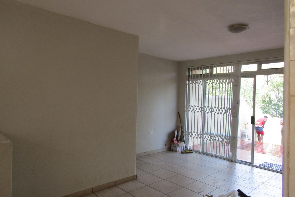 3-bedroom apartment to let in Mondeor, Johannesburg—perfect for family living! - Photo 5