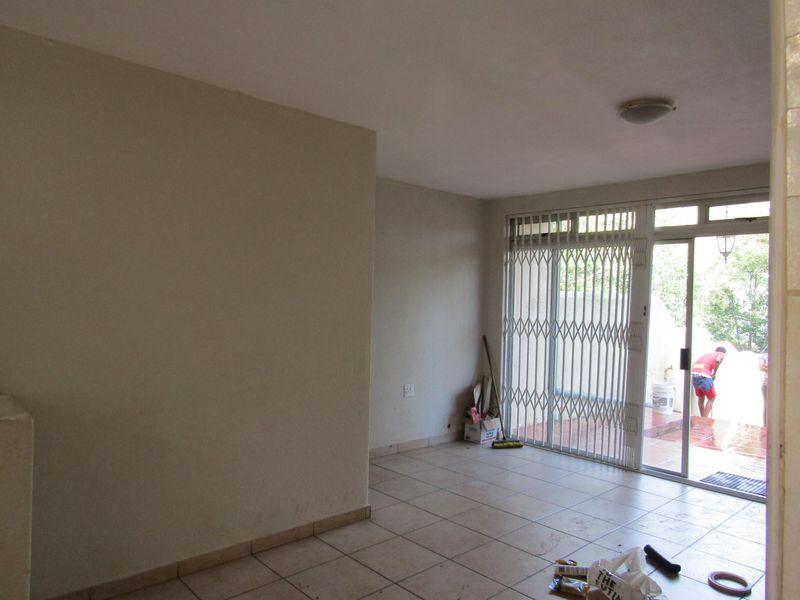 3-bedroom apartment to let in Mondeor, Johannesburg—perfect for family living! - Photo 5