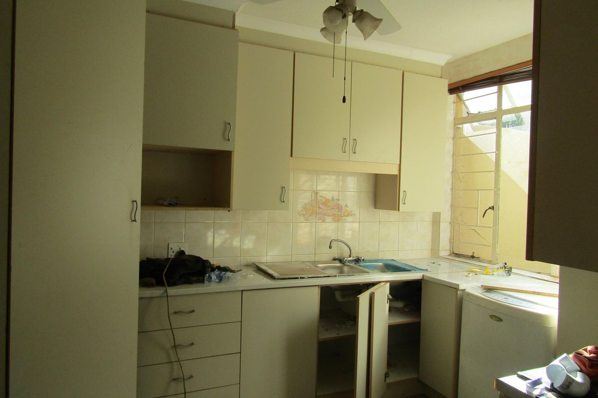 3-bedroom apartment to let in Mondeor, Johannesburg—perfect for family living! - Photo 4