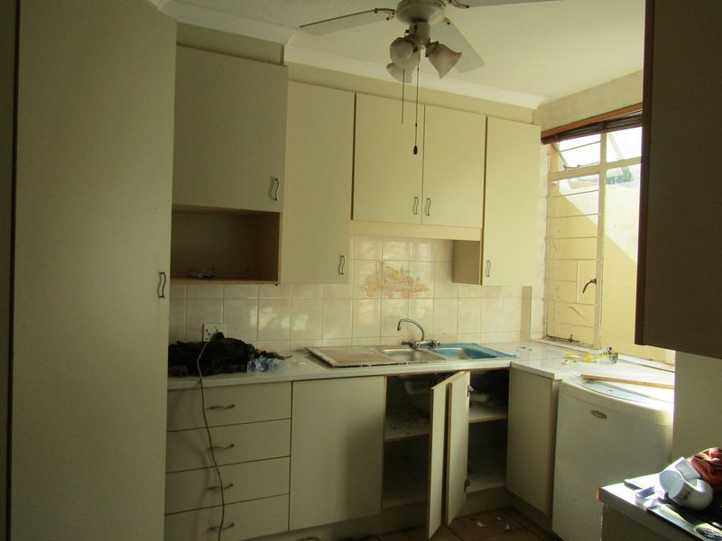3-bedroom apartment to let in Mondeor, Johannesburg—perfect for family living! - Photo 4